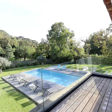Beautiful Gigaro St Tropez 9 People Villa